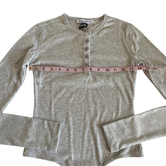 WeWoreWhat Crew Neck Henley Ribbed Bodysuit Heather Gray Long Sleeve Size XS NWT - Picture 4 of 7